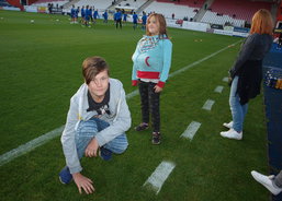 Děti si mohly sáhnout na trávník, prý nejkvalitnější z celé Vysočiny.