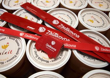 Sladké balíčky od Zásilkovny potěší děti ze sociálně znevýhodněných rodin