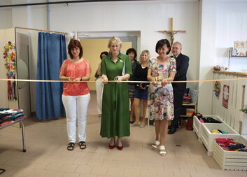 Šatník otevřel na nové adrese, větší prostory si zákazníci pochvalují