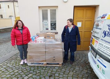 Nemocnice daruje potraviny Charitnímu domovu v Havlíčkově Brodě
