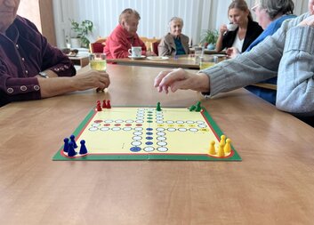 Úspěšný 16. ročník turnaje Člověče, nezlob se v Astře - Denním centru pro seniory v Humpolci